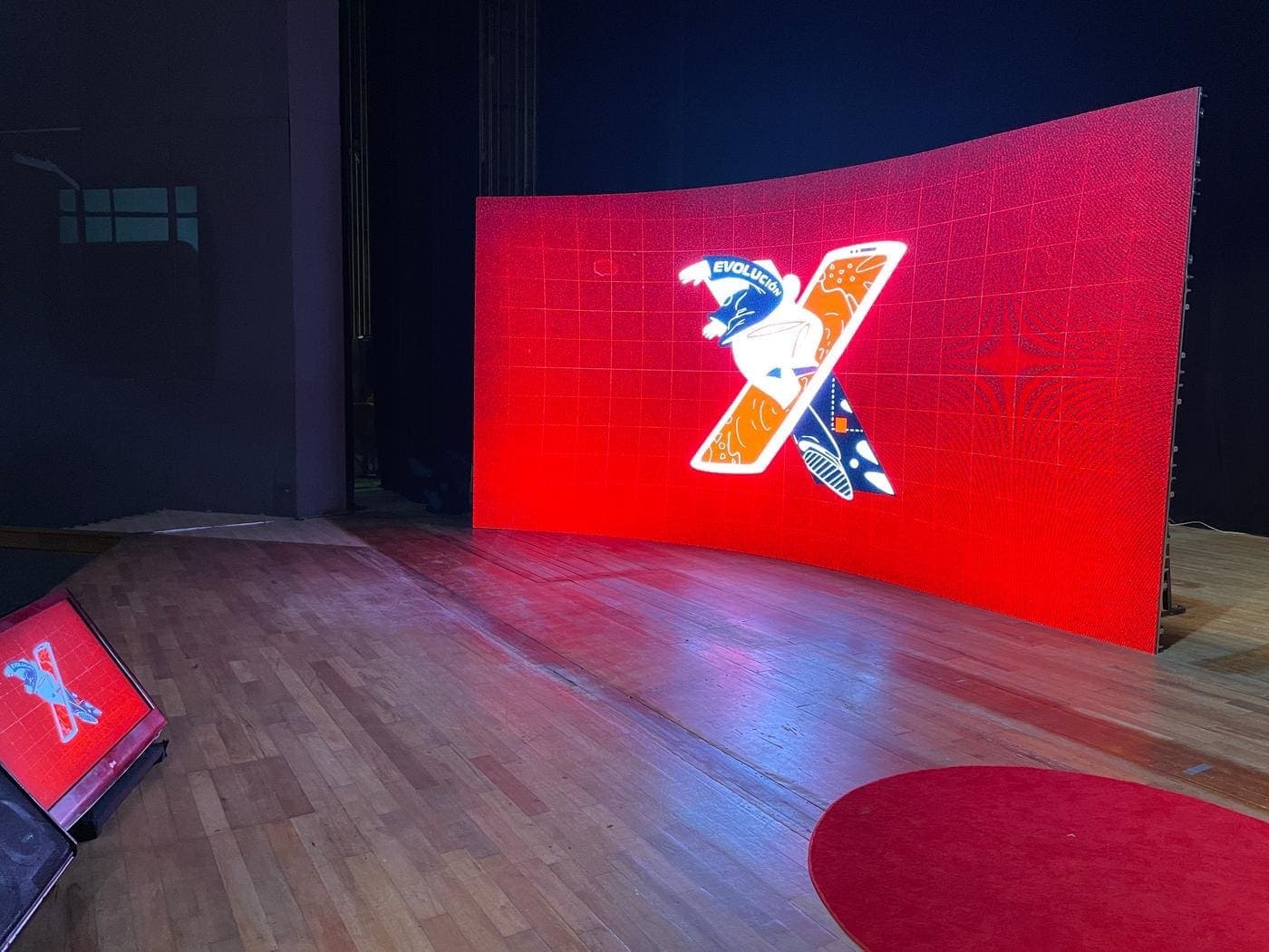 Montaje de pista, pantalla y luces